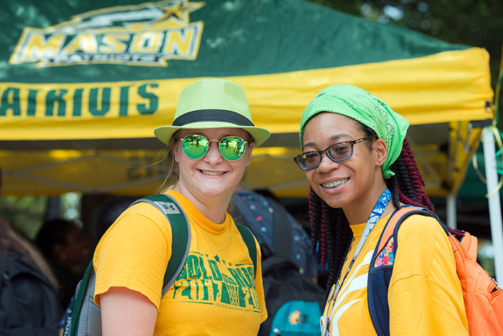 Mason students wear green and gold on College Colors Day